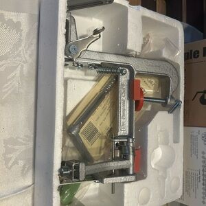 Pampered Chef Silver and Red Clamp Apple Peeler & Corer Clamp New In Box